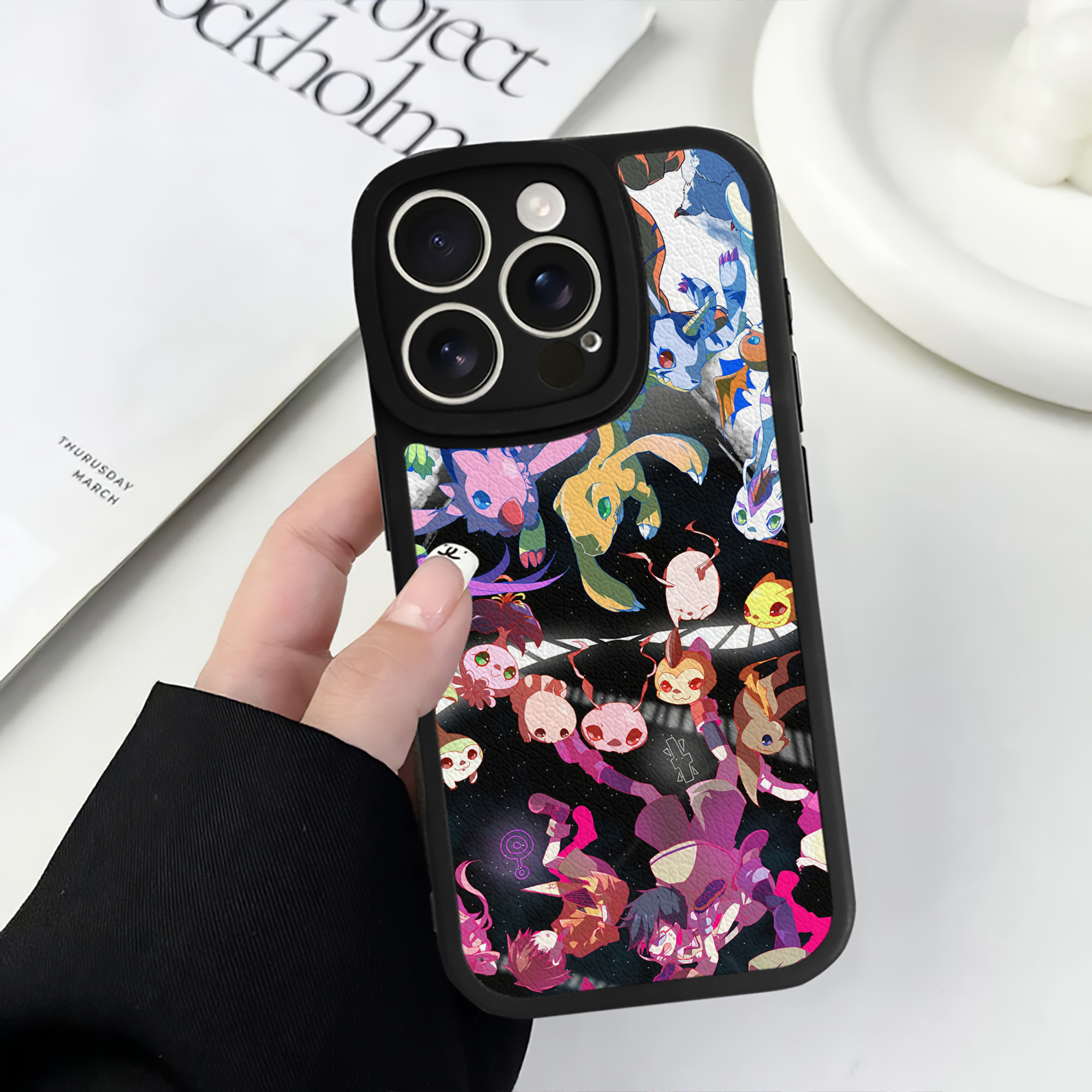 （画像用） Digimon デジタルモンスター/デジモン 【iPhone 16シリーズ対応】シリコンスマホケース（レザー調） 材質：シリコン